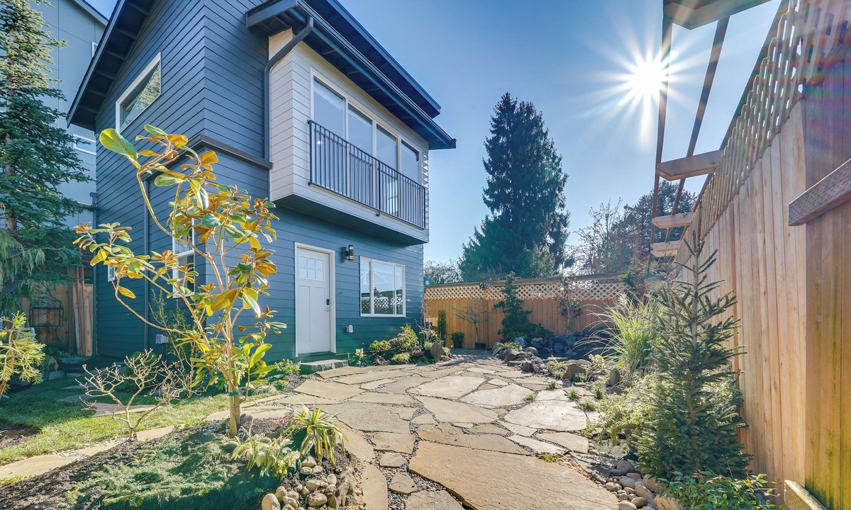 Mid-Beacon Hill House | ‘Mini Pearl’ Sleek Seattle Gem 3 Mi to Lumen Field
