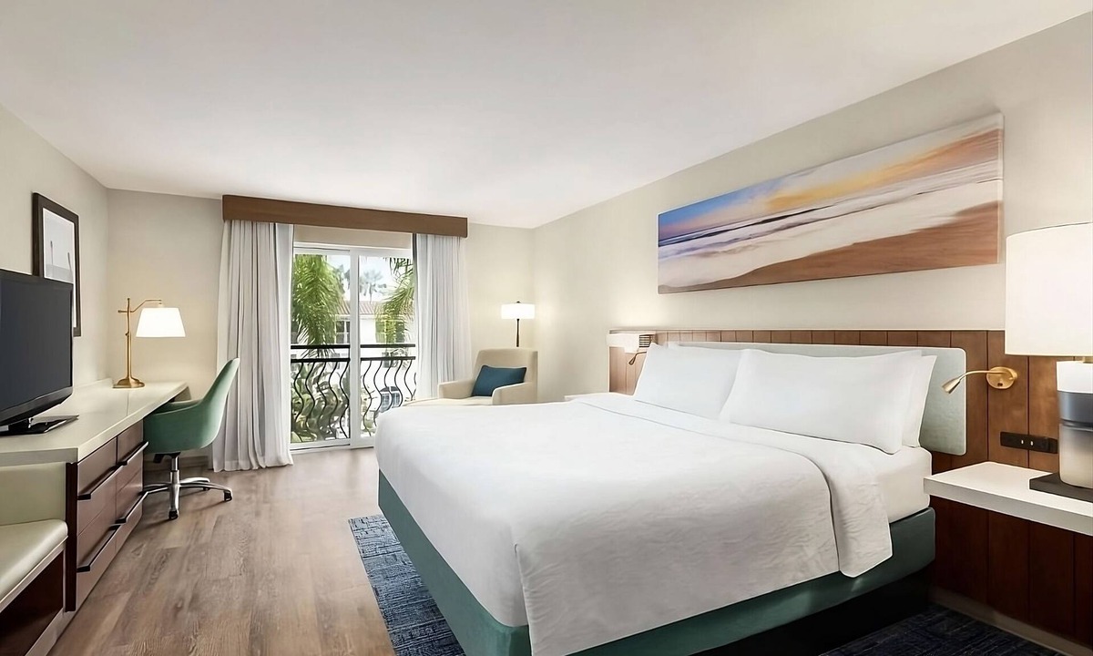 Carlsbad Hotel | Minutes to Legoland California! Parking, Kids Playground, Pool, Pets Allowed!