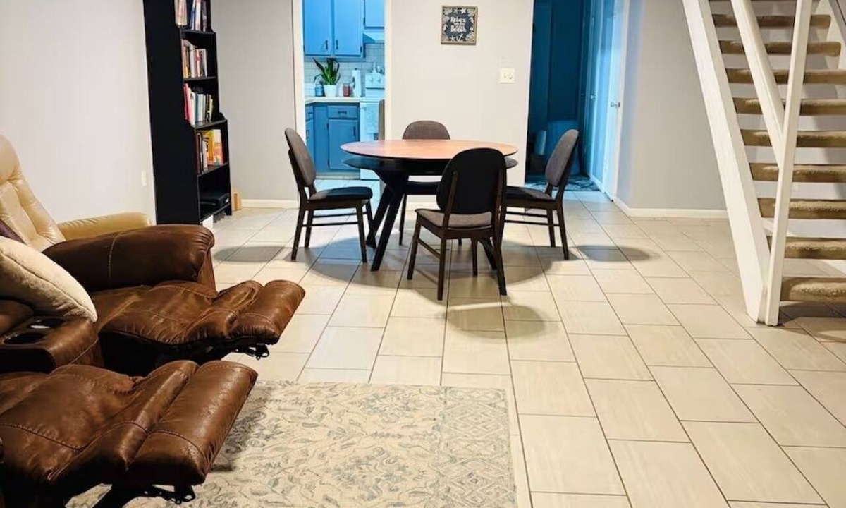 Greater Pinellas Point Condo | Modern 2 Story Condo w/Pool & Free Parking - 10 min Downtown St Petersburg