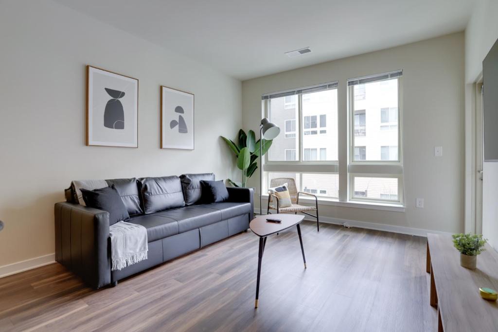 Groveton Apartment | Modern & Bright Apartment in Alexandria