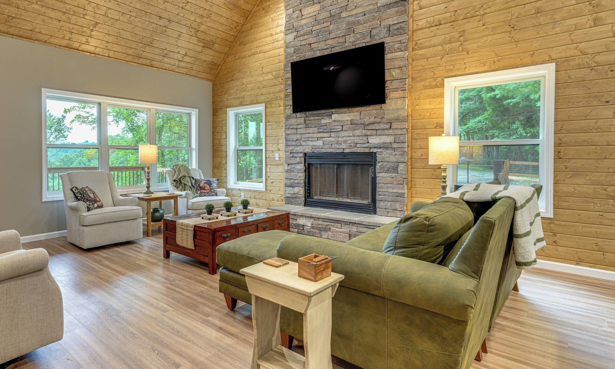 Green Mountain Cabin | Modern Cabin w/Sweeping Views in Blue Ridge Mtns!