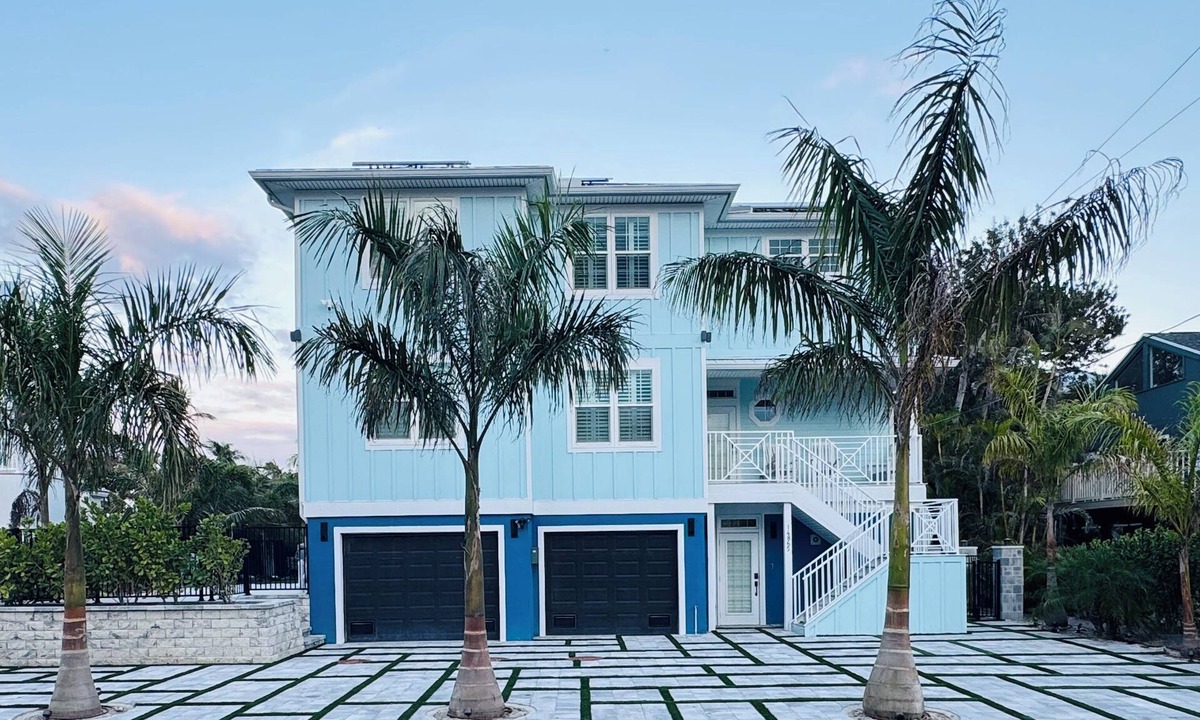 Captiva House | Modern Captiva Retreat I Pool/Spa I Prime Location