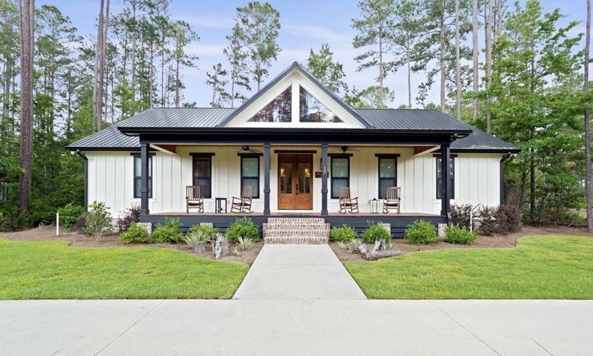 Midway House | Modern Coastal Retreat at Dorchester Preserve