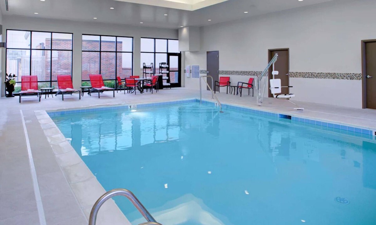 Columbus Hotel | Modern Comforts | Free Breakfast & WiFi | Columbus Scenic Stay | Near Scotio Dow