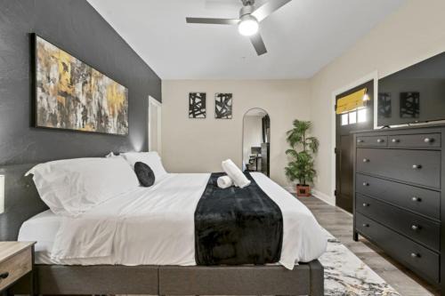 East Liberty Apartment | Modern King Bed Suite with Free Parking