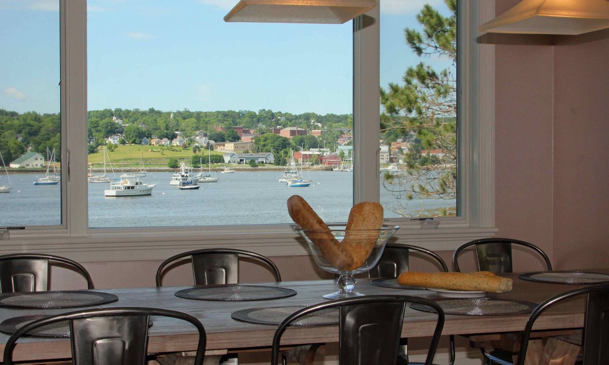 Belfast House | Modern & Large Oceanfront Home Close To Downtown And Amenities