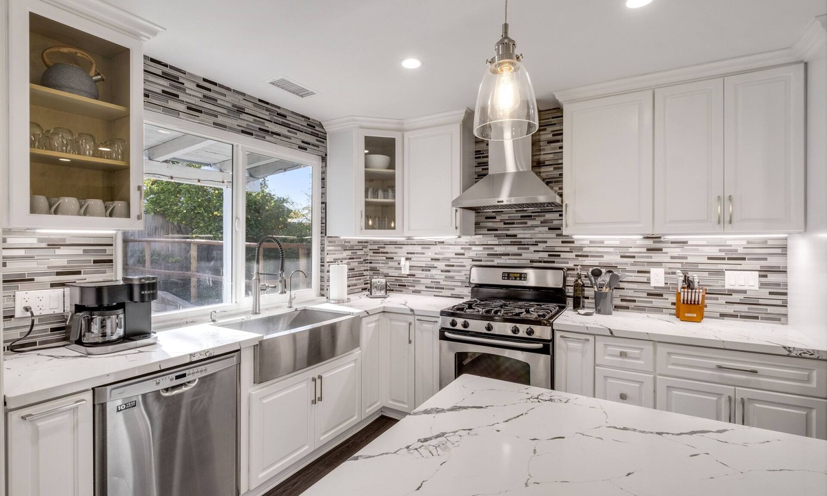 Santee House | Modern Luxury Retreat
