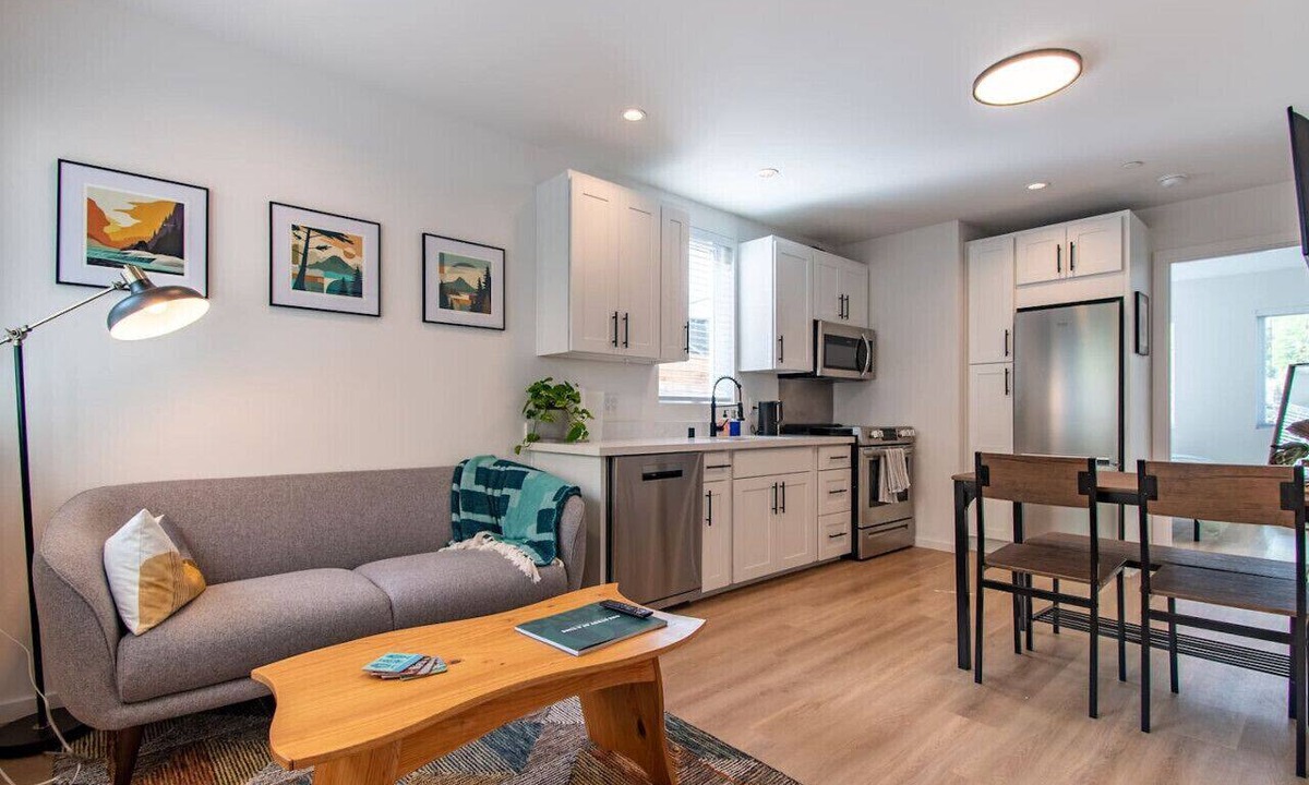 Atlantic Condo | Modern Seattle Townhome Near Downtown & Parks