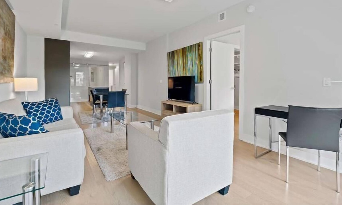 NoMa House | Modern & Spacious 2BR Balcony | Linens & Towels | near Metro and Shops