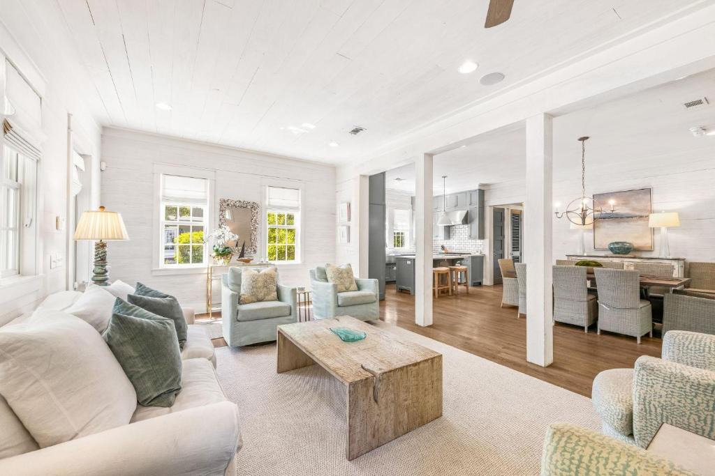 Forest District House | Morning Star Cottage & Carriage House