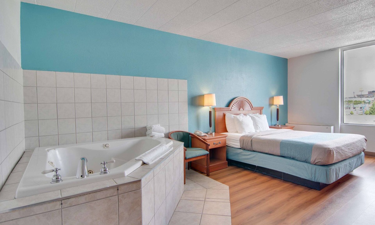 Clarion Hotel | Motel 6 Clarion, PA