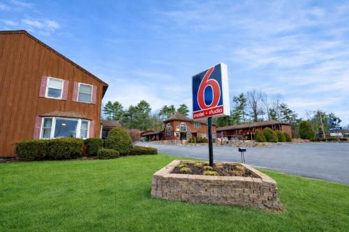 Lake George Hotel | Motel 6 Lake George, NY Adirondacks