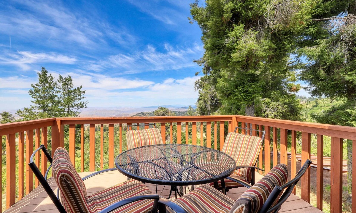 Boise Condo | Mountain Condo Ski Access & Sunset Deck