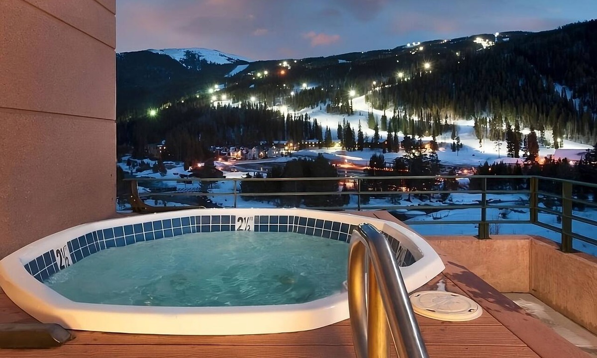 Mountain House Hotel | Mountain Stay w/King Bed, Breakfast Included & Easy Ski Access