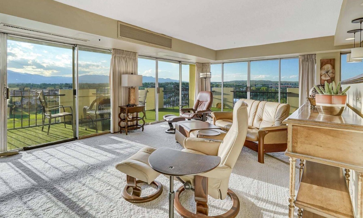 Southeast Colorado Springs Apartment | Mountain Views From L-Shaped Terrace