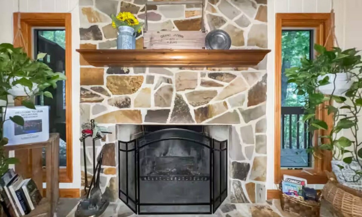 Tate House | Mountain View’s with hot-tub