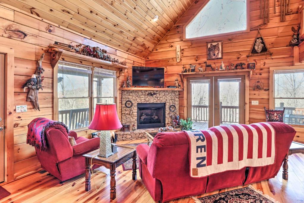 Murphy House | Murphy Cabin-Wheelchair accessible w/fire pit!