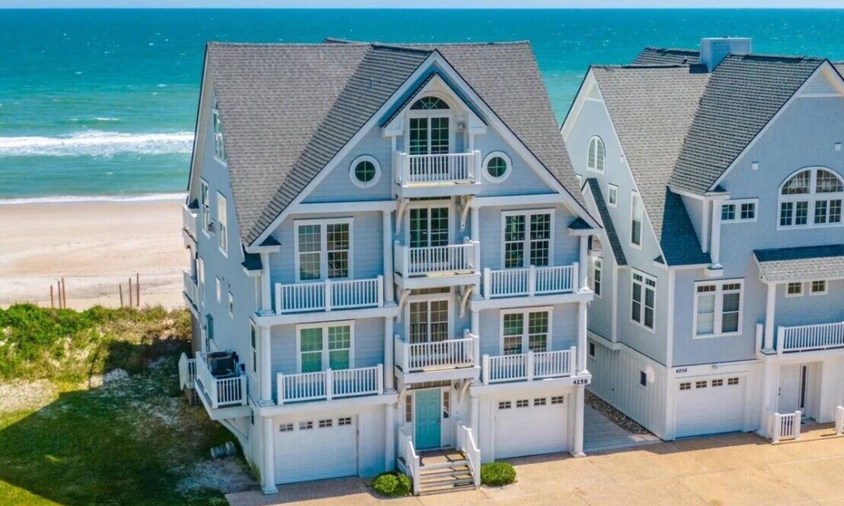 North Topsail Beach House | N. Topsail Family-Oriented Beachfront Home Within Walking Distance to Pool
