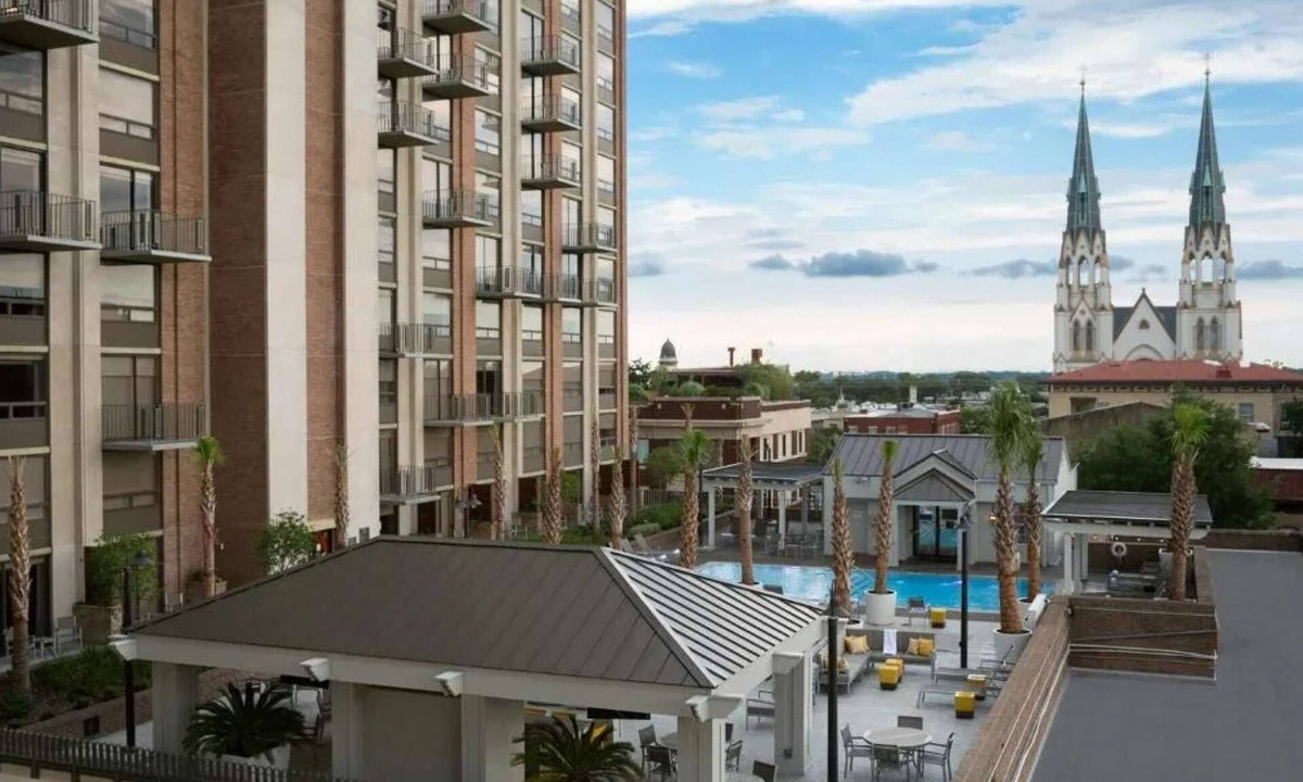 Historic Downtown Savannah Hotel | Near Forsyth Park | Rooftop Pool & City Strolls
