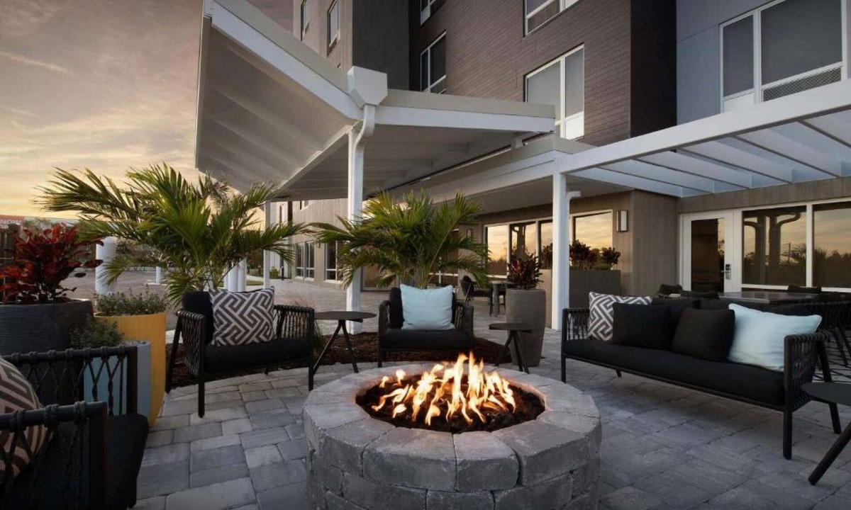 Biggar Hotel | Near Gulf Coast Town Center | Pool, Free Breakfast + Kitchen