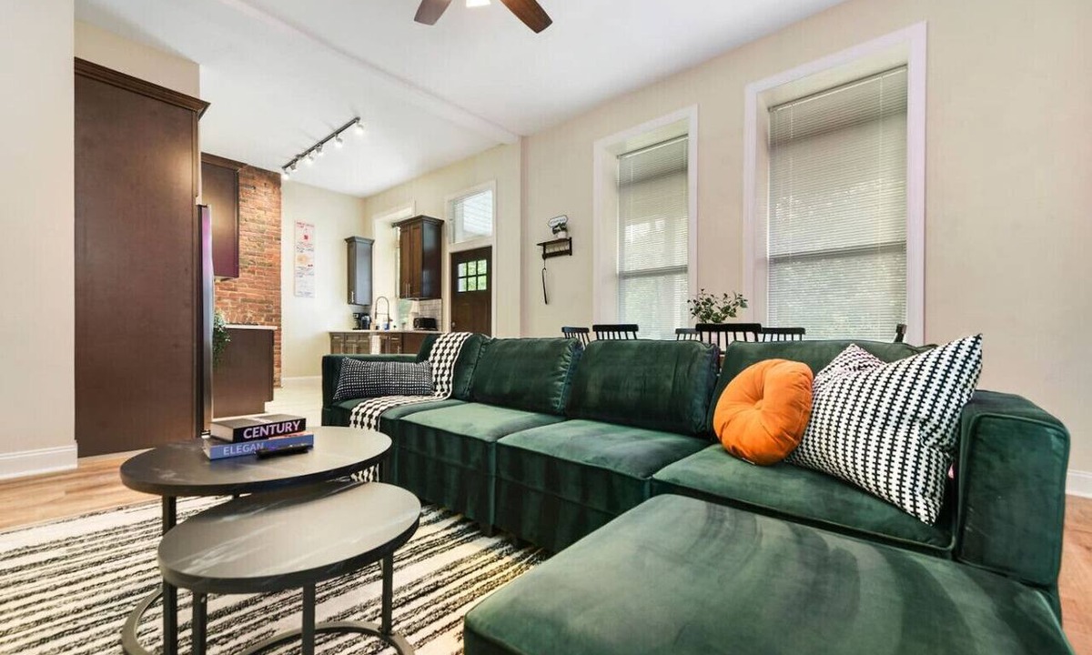 Point Breeze North Apartment | Netflix+BBQ+Free Parking Near Shops in East Liberty