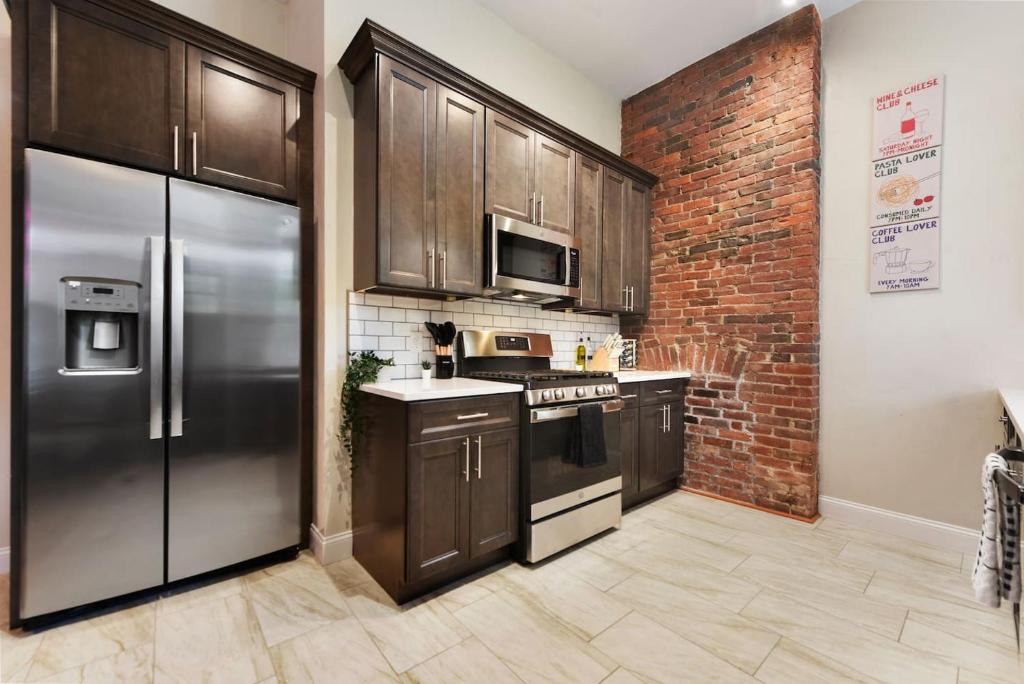 Point Breeze North Apartment | Netflix+BBQ+Free Parking Near Shops in East Liberty