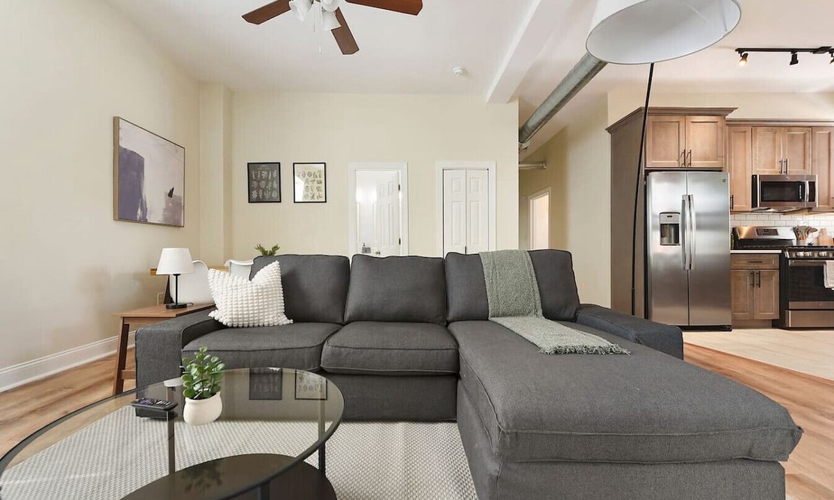 Point Breeze North Apartment | Netflix+Free Parking Near Shopping|Parks|Dining