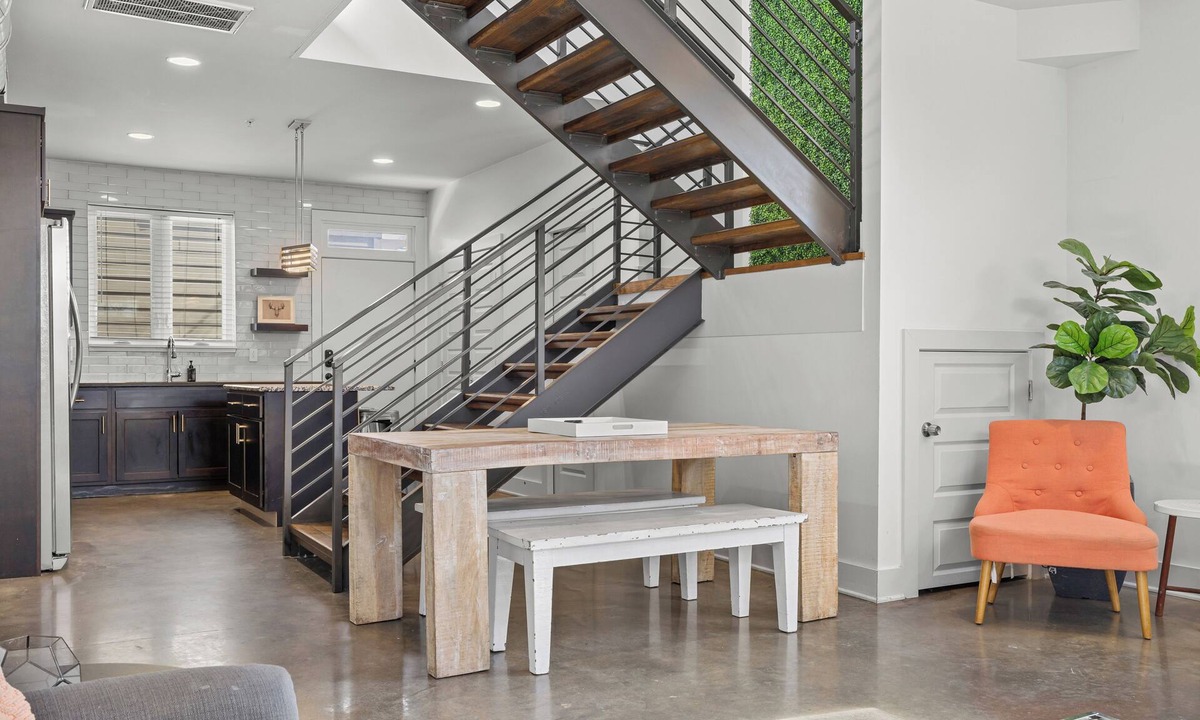 Cleveland Park House | New! 10 min to Broadway!/The Twang Townhouse