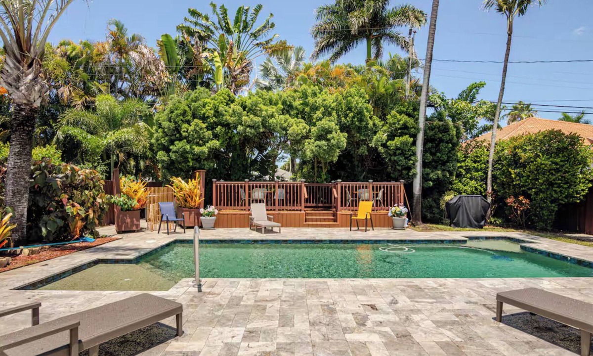 Poinsettia Heights House | NEW 3BR home with pool and tropical garden