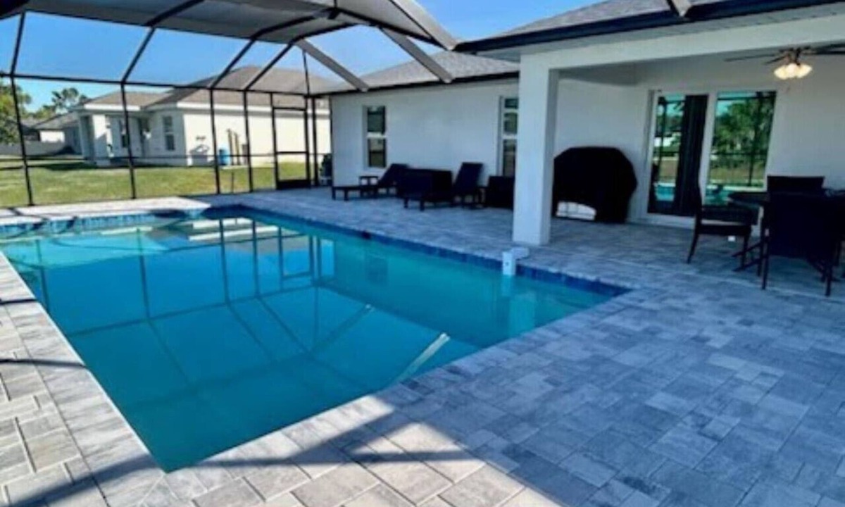 Jacarandas House | New Build W/Heated Pool! Perfect for 2 families!