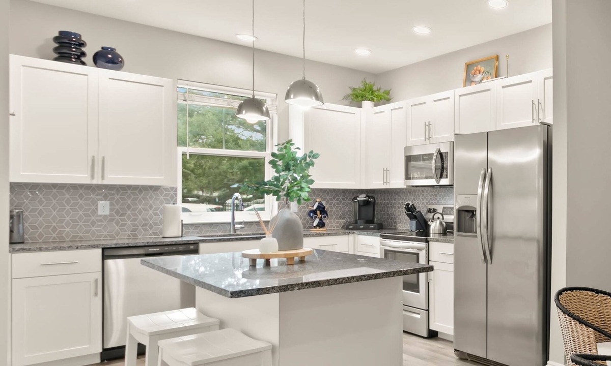 Safety Harbor Apartment | NEW Canopy Cabana Luxury Downtown Apt