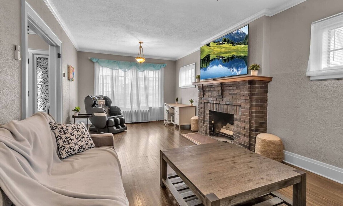 Niagara Falls House | *New*Close to Falls*Beautiful*Spacious*Parking*A/C