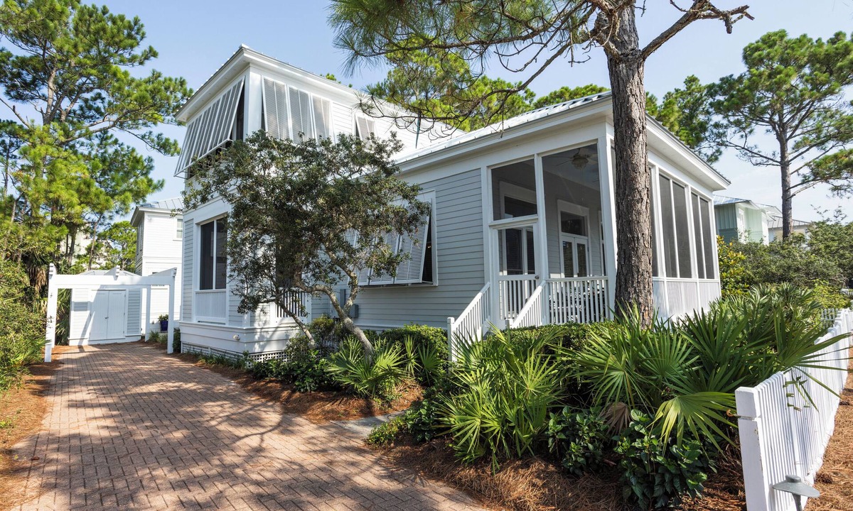 Sunnyside House | #NEW DATES OPEN# No Shoes No Shirt No Problems. Carillon Beach, gated private.