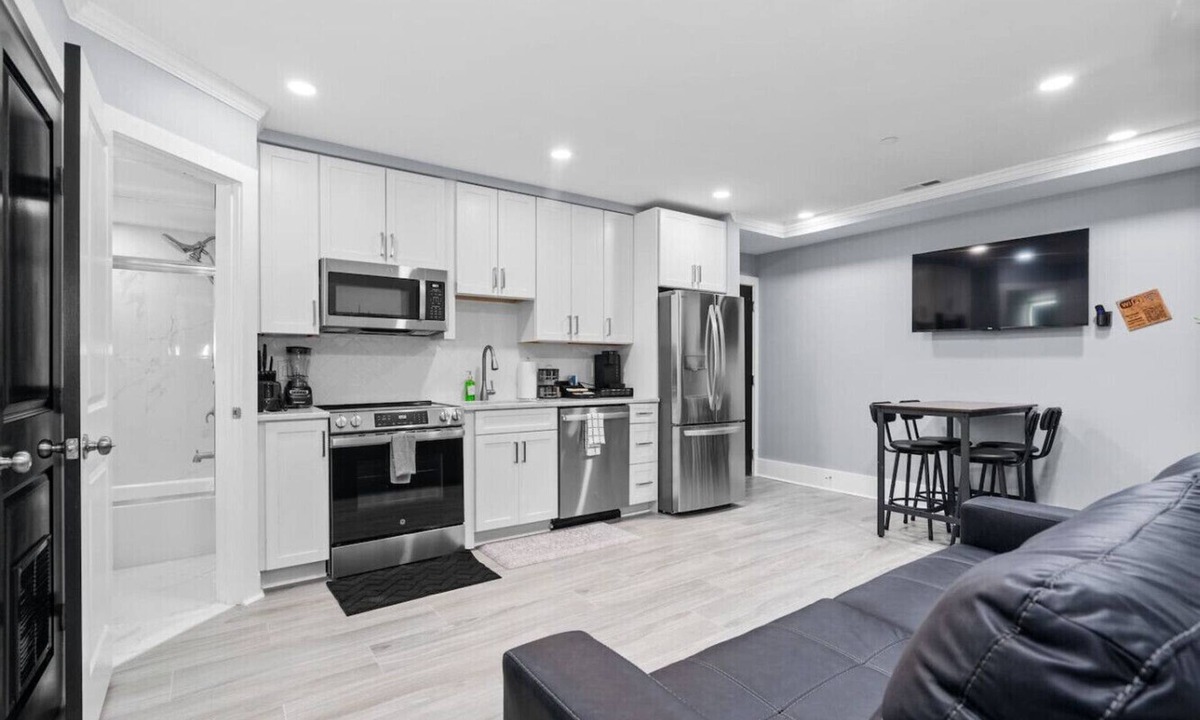 Kingman Park Hotel | New DC Unit+Prime Location+2BR+Private Parking
