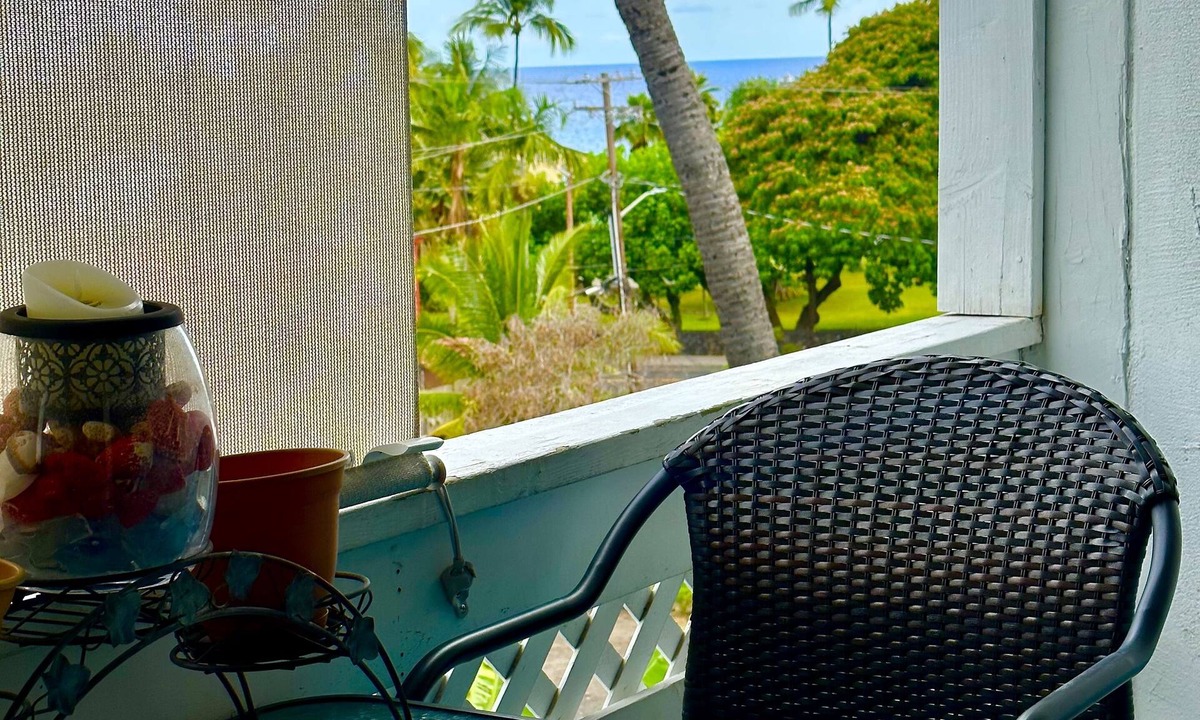 Historic Kailua Village Condo | New Discount Weekly,Monthly,Daily,OceanviewSteps to Town,Beach,Pier,Ocean access