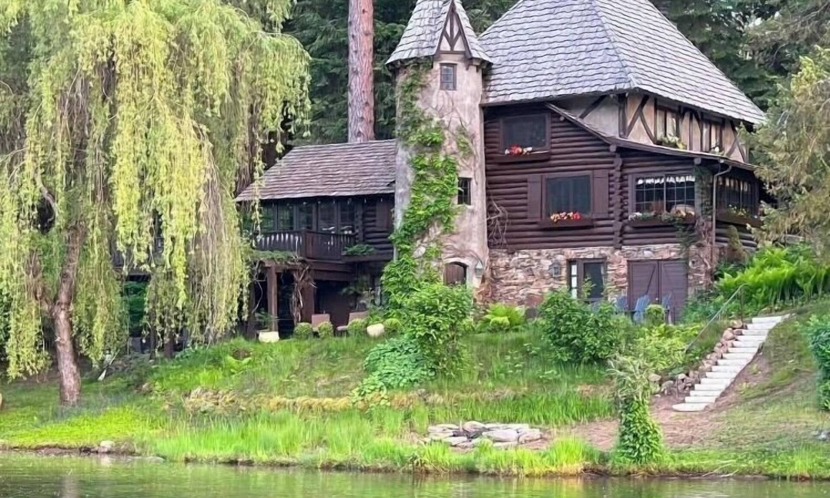 Harrison House | New Listing! Lakefront | Private Beach and Dock | 3 Master Suites | Hot Tub
