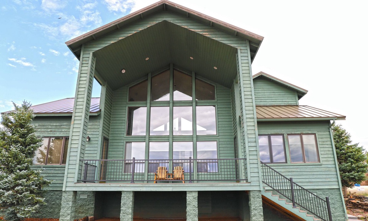 Show Low House | New Listing! Luxury cliff-side retreat. Isolated & Serene with EPIC views.