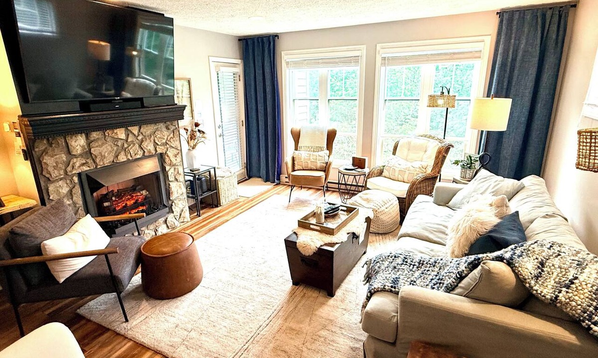 Seven Devils Condo | New! Modern Luxe Retreat w/2 Private King Suites; A/C and Mtn Views!