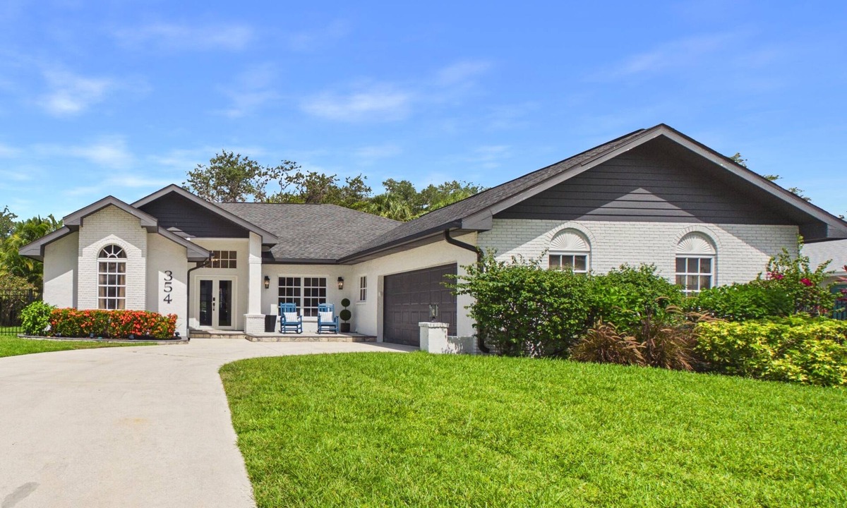 McGregor House | New Retreat with Private Pool and Spa 15 Min to Beaches & Downtown Sleeps 8