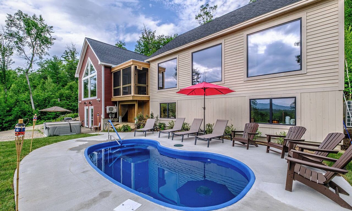 Bethel House | NEW - Sleeps 16, Views, Pool, Hot Tub, Theater