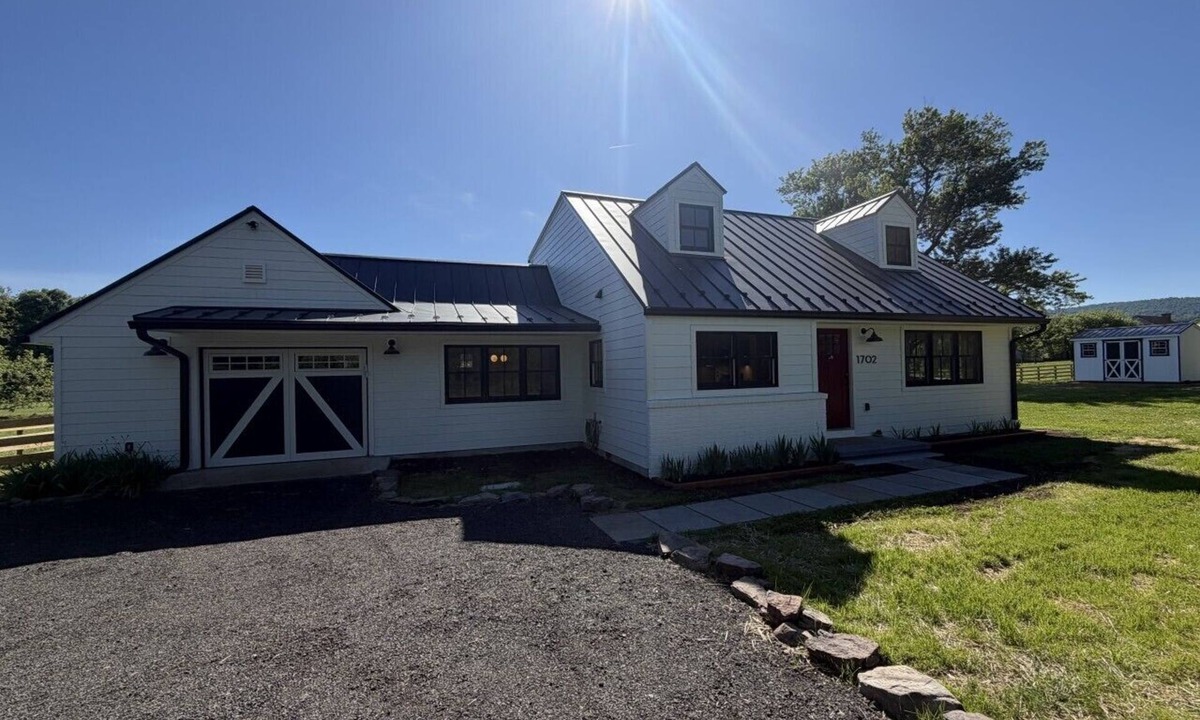 Rippon House | New - The Farmhouse at 1702!