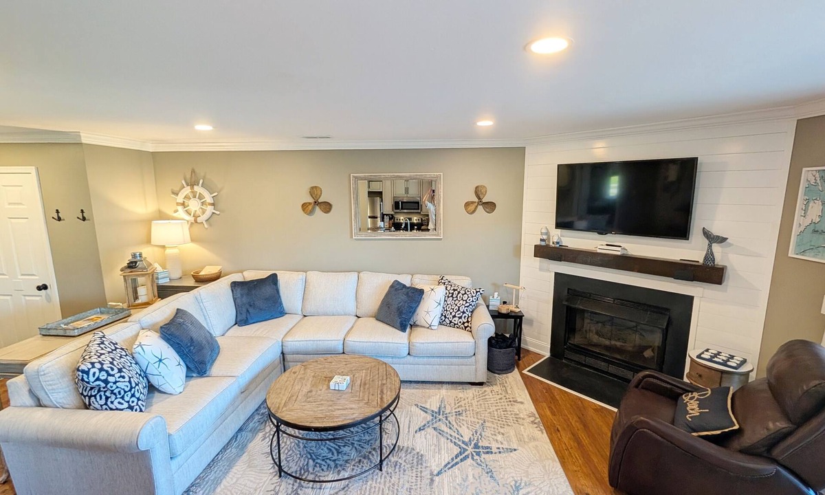 Manteo House | Newly Renovated Pirate's Cove Condo
