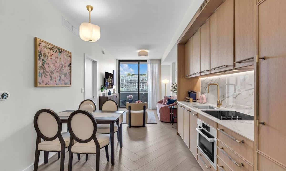 Wynwood Art District Apartment | NoMad Wynwood 1 BR, Balcony and Rooftop Pool