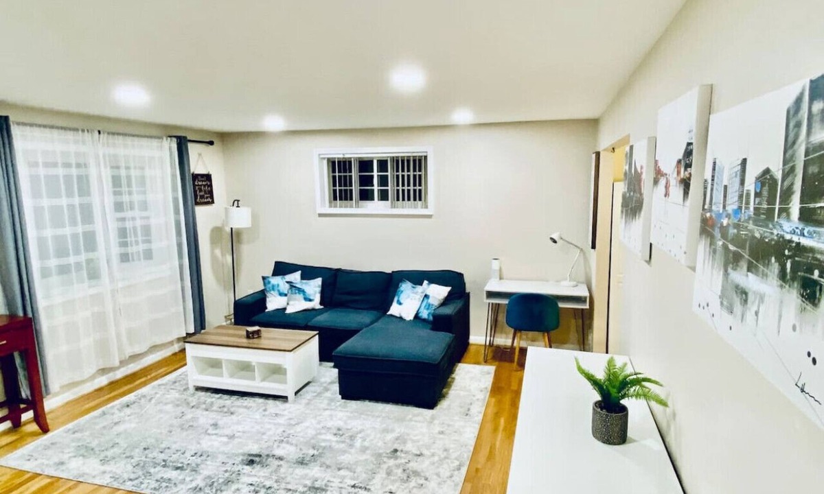 North Bethesda House | North Bethesda Gem 5 Minutes From Metro