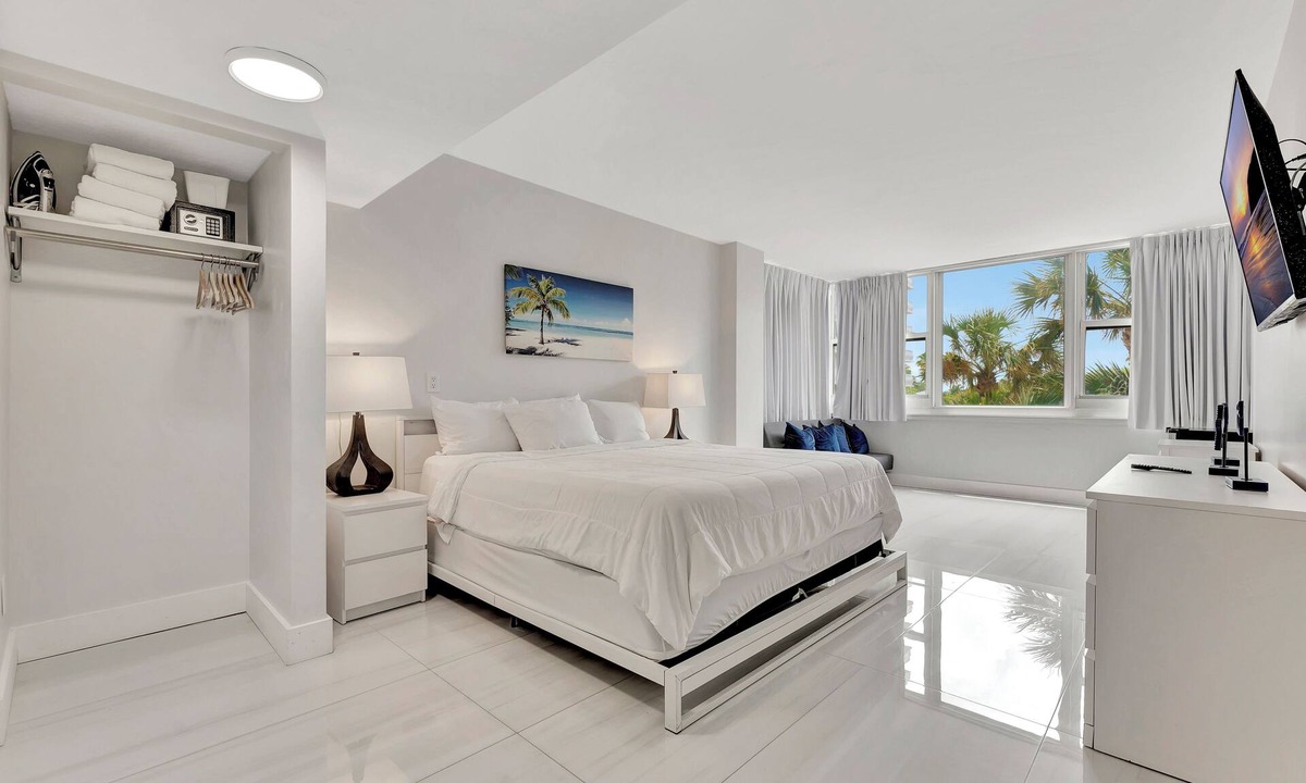 Bermuda Riviera Apartment | Ocean Front Property Room