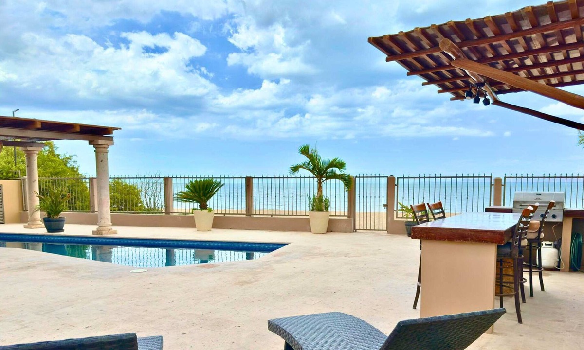 El Centenario House | Oceanfront Escape: Pool, BBQ, & Sunset Views