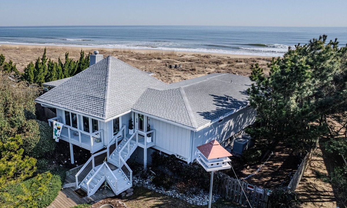 Sandbridge House | OCEANFRONT - Great views, Hot Tub, Sleeps 9