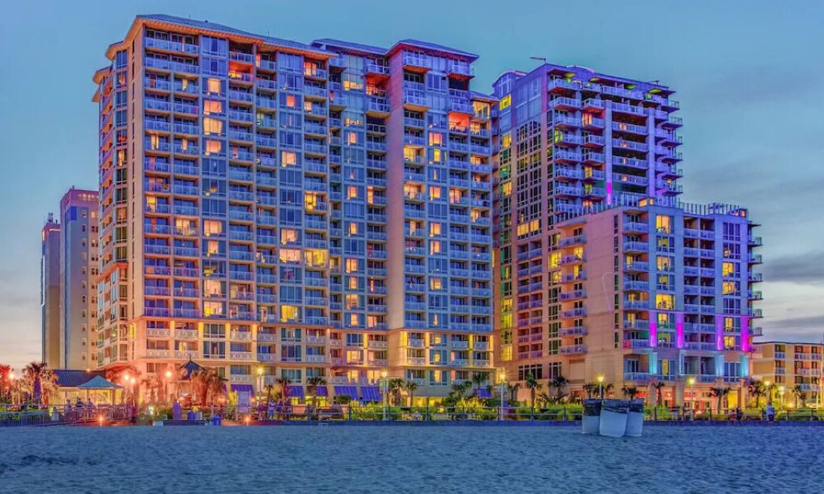 Northeast Virginia Beach Hotel | Oceanfront Paradise | 4 Units, Full Kitchen, Incredible Views & Pool Access