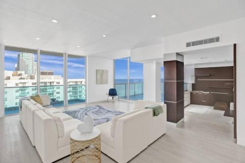 Hollywood South Central Beach House | Oceanfront Penthouse with Pool & Beach Access