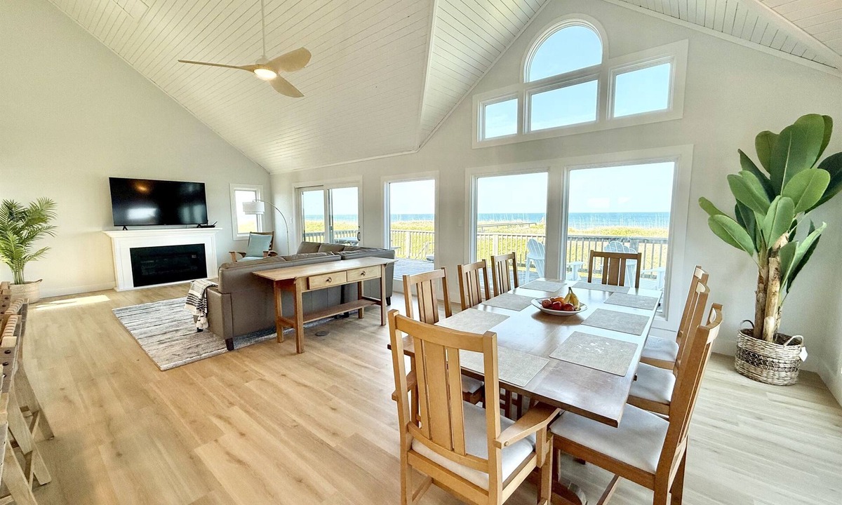 Duck House | 🏖️Oceanfront Sanderling! Hot tub on top deck! Game Room! Pets! Community Pool!
